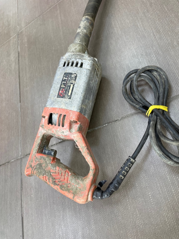 Вибратор для бетона P.I.T. P331035