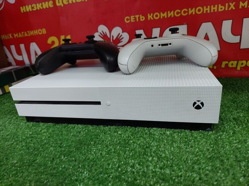 Игровая приставка Xbox ONE S