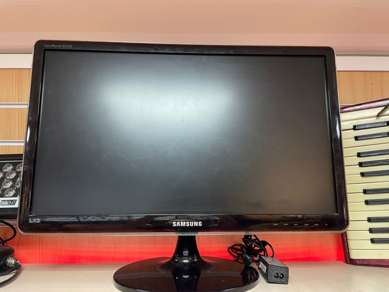 Монитор Samsung T24A350
