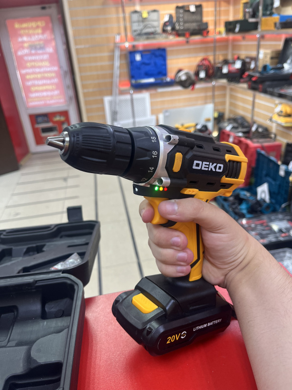 Шуруповерт Dewalt Не указана