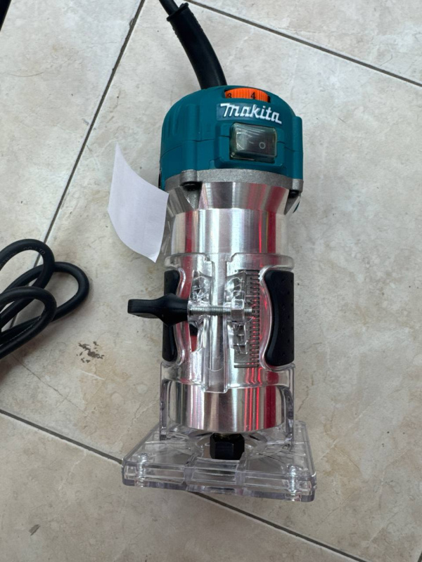 Фрезер Makita mt3709a