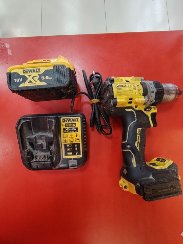 Шуруповерт Dewalt DCD800