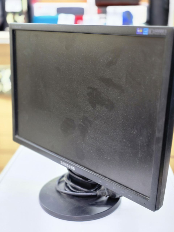 Монитор Samsung SyncMaster 943NW